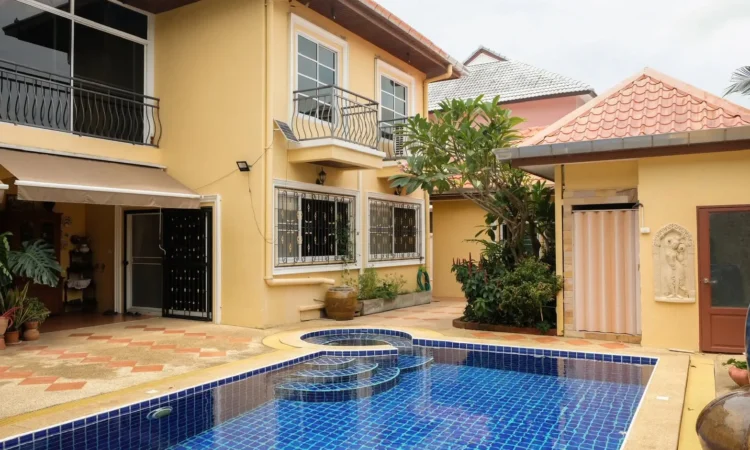 El Grande Village 3 Beds 4 Baths Pattaya