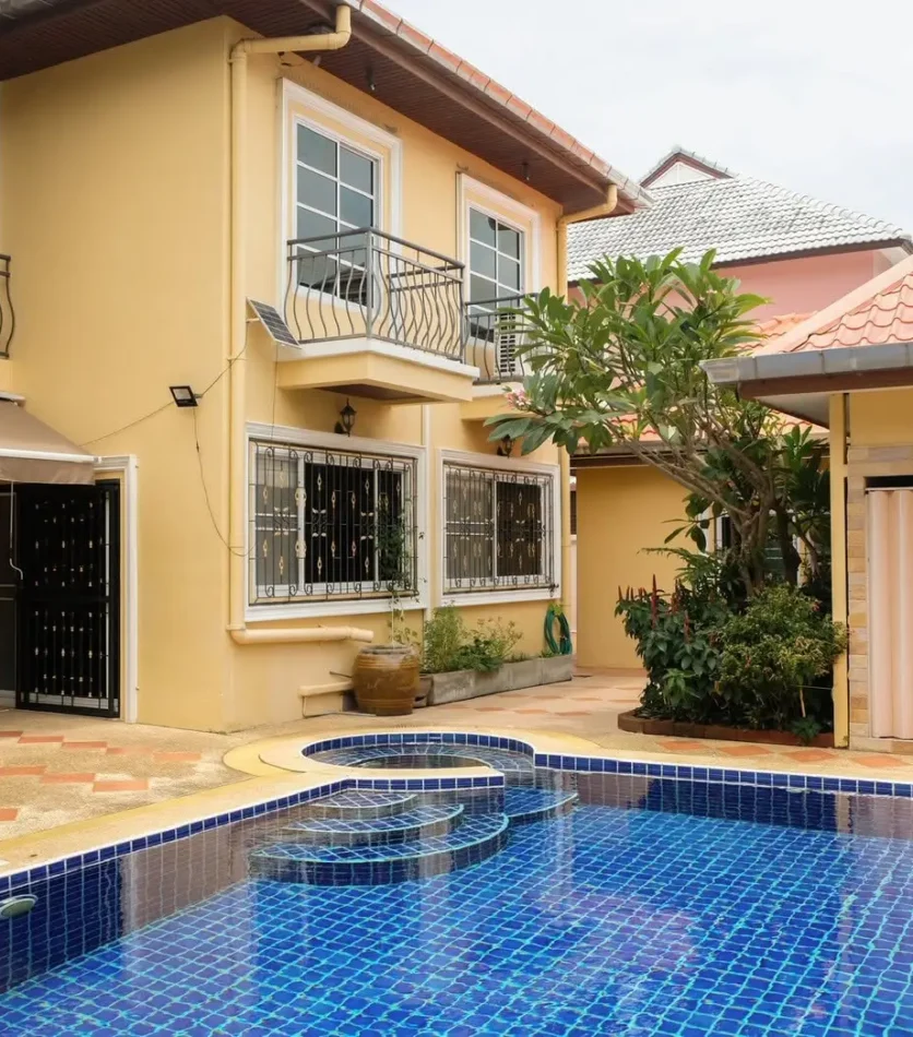 El Grande Village 3 Beds 4 Baths Pattaya