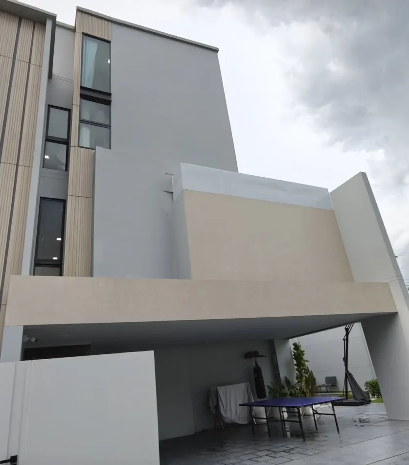 Vive Krungthep Kreetha 3 Beds 5 Baths Bangkok