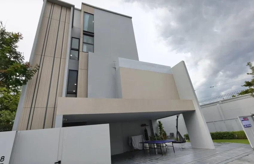 Vive Krungthep Kreetha 3 Beds 5 Baths Bangkok