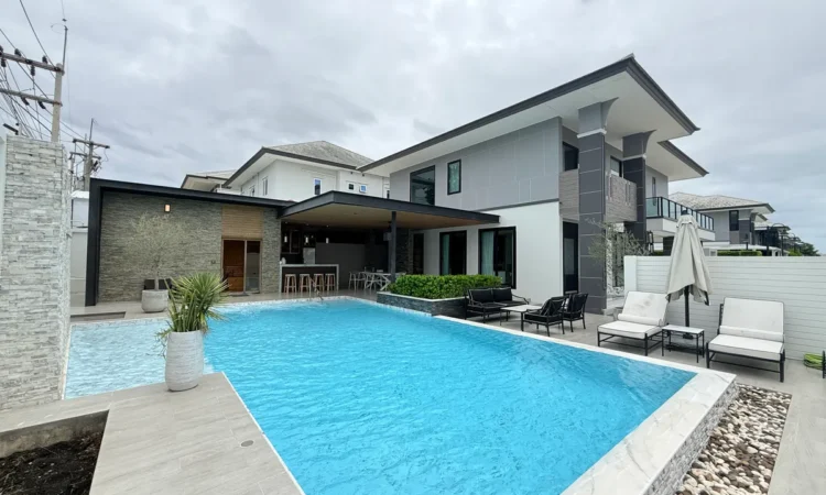 Luxury Corner House 4 Bed 5 Bath Pattaya