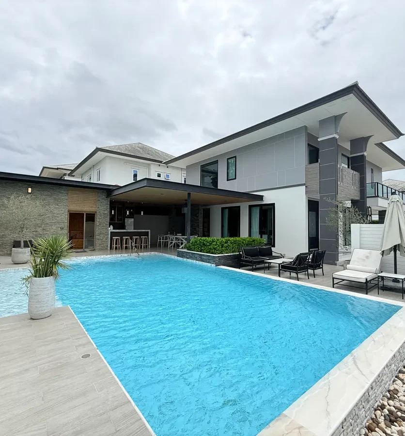 Luxury Corner House 4 Bed 5 Bath Pattaya