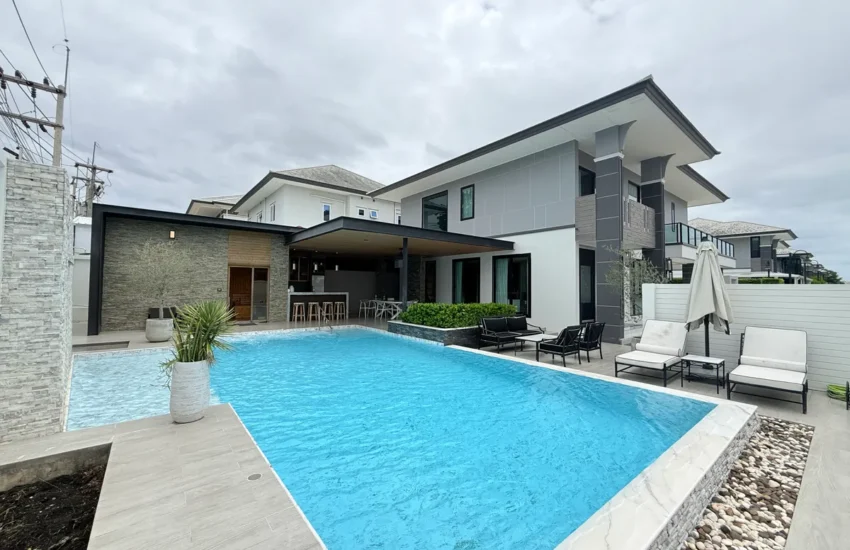 Luxury Corner House 4 Bed 5 Bath Pattaya
