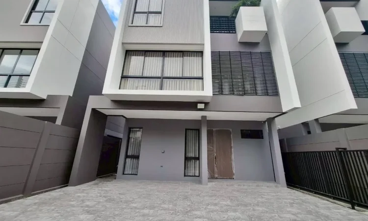 Feel Town Ladprao 3 Bed 4 Bath Bangkok